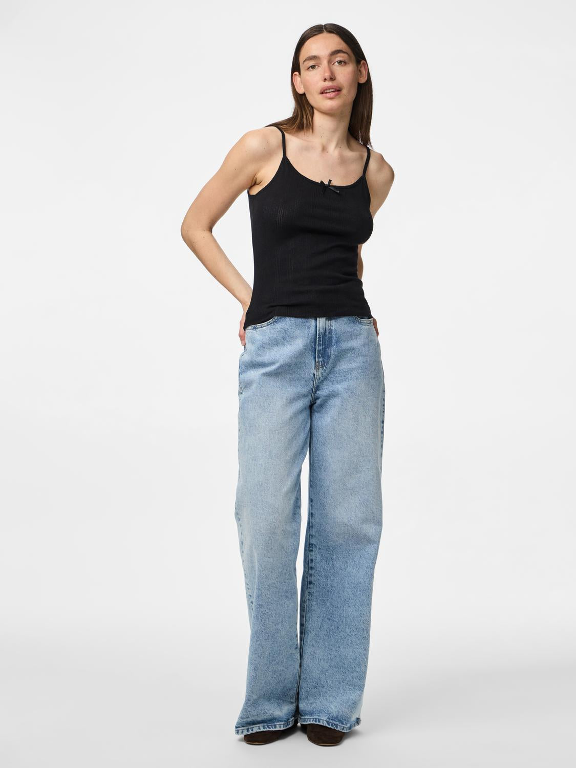 model_shot-front_full